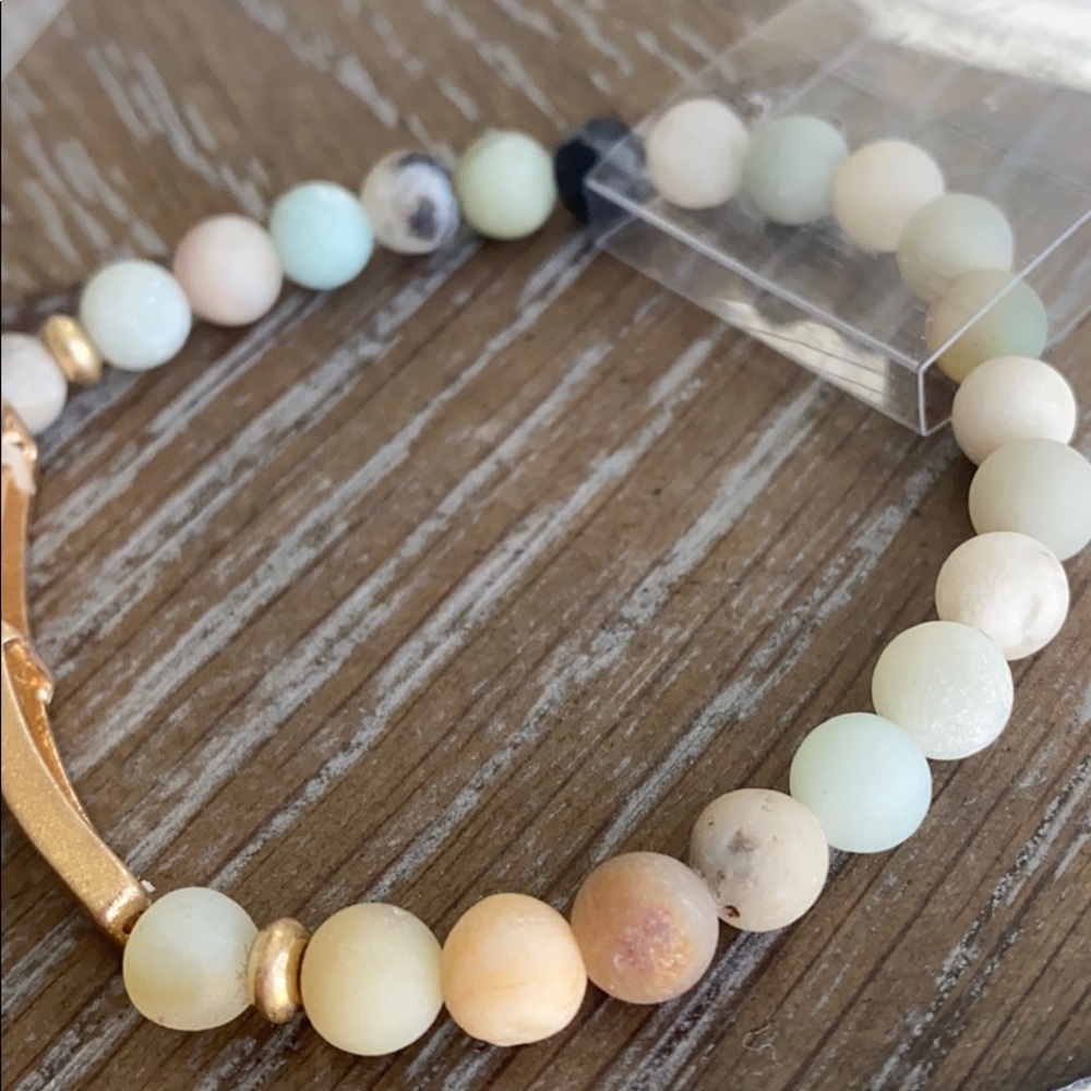 Blessed natural cut stone stretch bracelet - Picture 6 of 6
